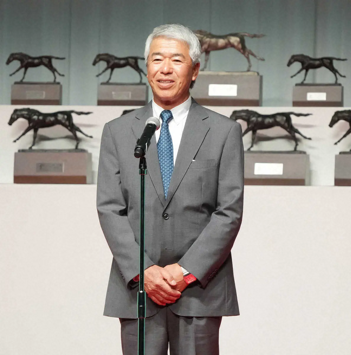 22年度顕彰者表彰で授賞のあいさつする藤沢和雄元調教師（撮影・郡司　修）