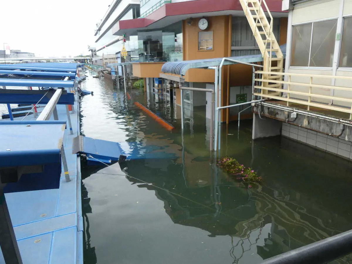 戸田は一部水没、浜名湖は交通機関乱れで選手到着できず…中止順延