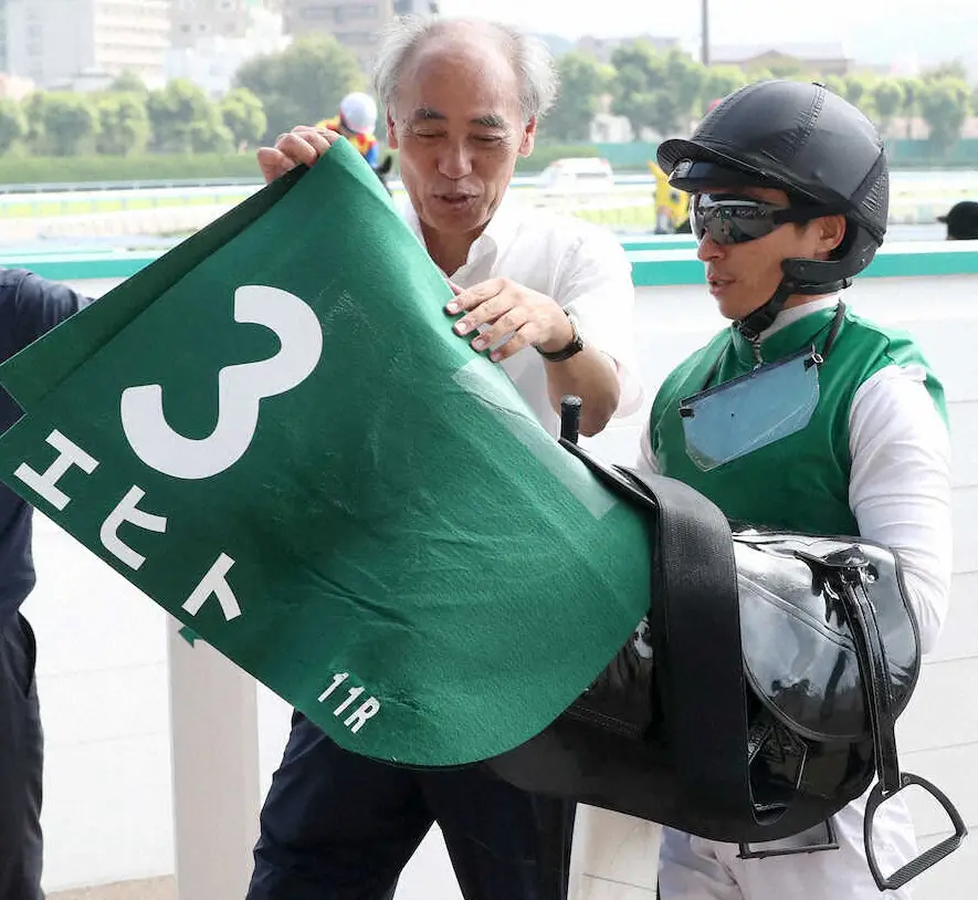 JRA重賞50勝を達成した、森秀行調教師（左）と小倉記念でエヒトに騎乗した川田将雅