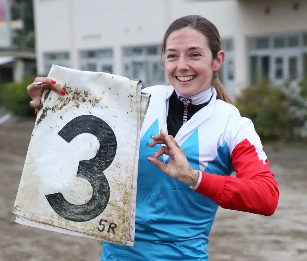 仏の女性騎手、ミカエル・ミシェルはJRA通年免許試験の1次不合格に
