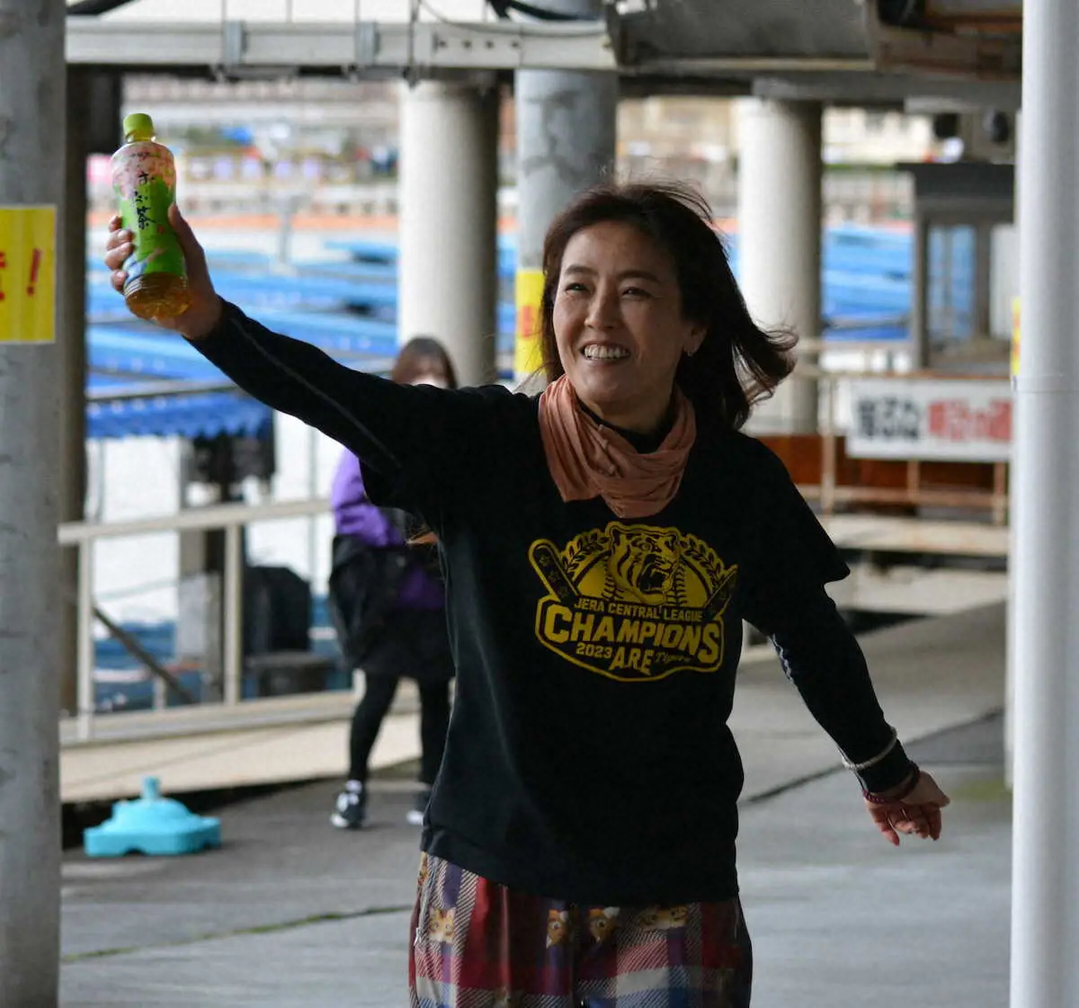 4日目1、12Rで連勝を飾った香川素子は「お茶」ガッツポーズ