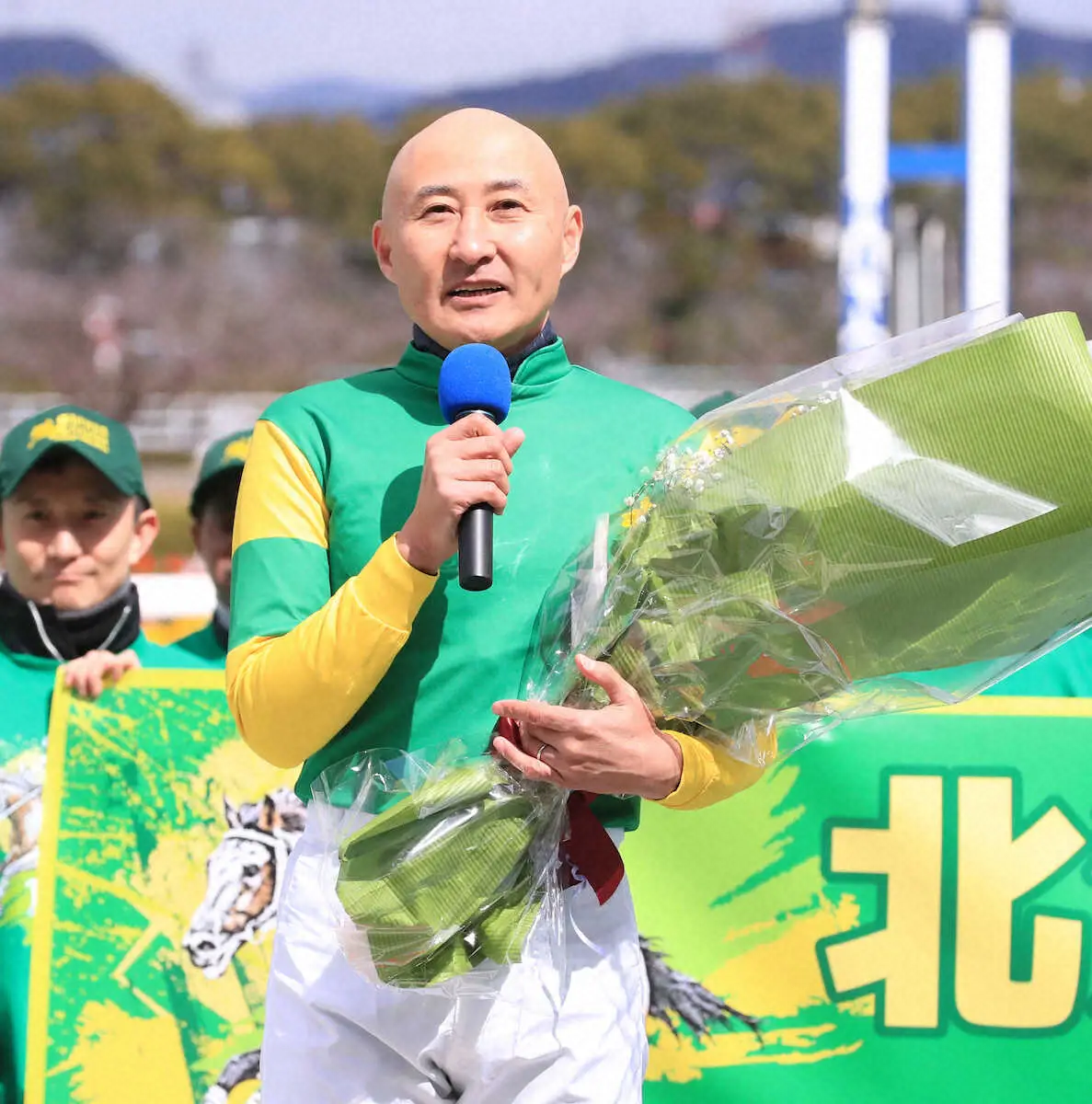障害通算160勝の北沢伸也元騎手が引退式「平地で鳴かず飛ばずだった僕が…」