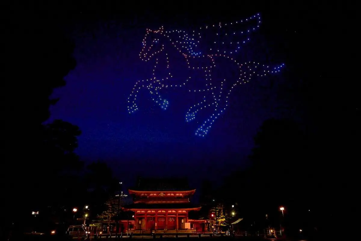 平安神宮で13日から3日間、光を放つ宝塚記念ドローンショー開催