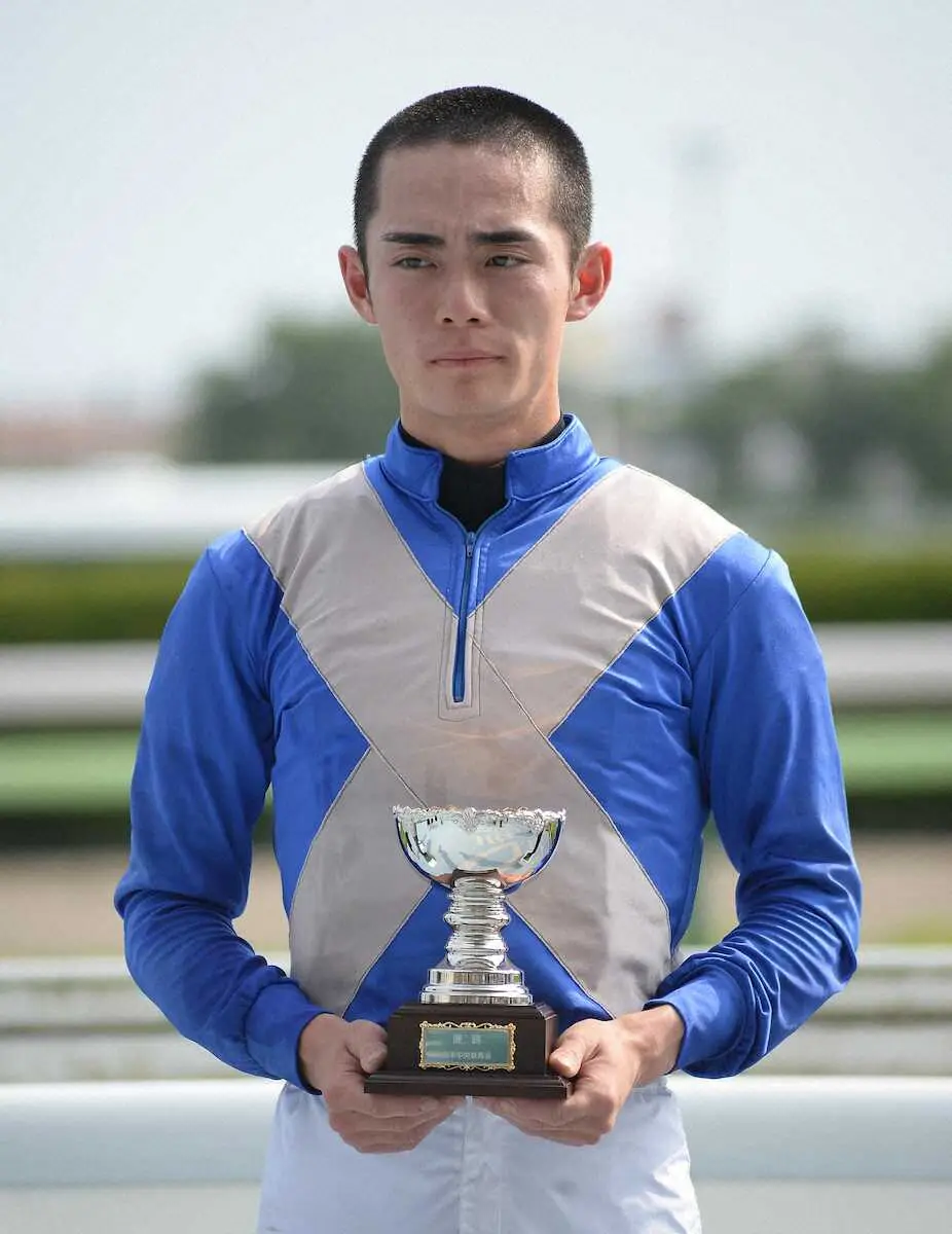 永野猛蔵がJRA通算100勝「技術面などまだまだ足りない」「先輩たちに負けないように」