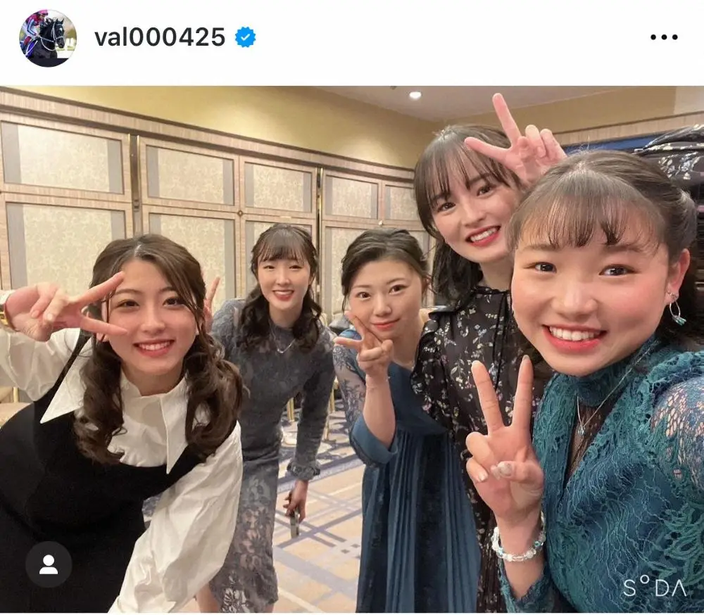 今村聖奈インスタグラム（val000425）から。（左から）今村聖奈、永島まなみ、河原田菜々、藤田菜七子、小林美駒