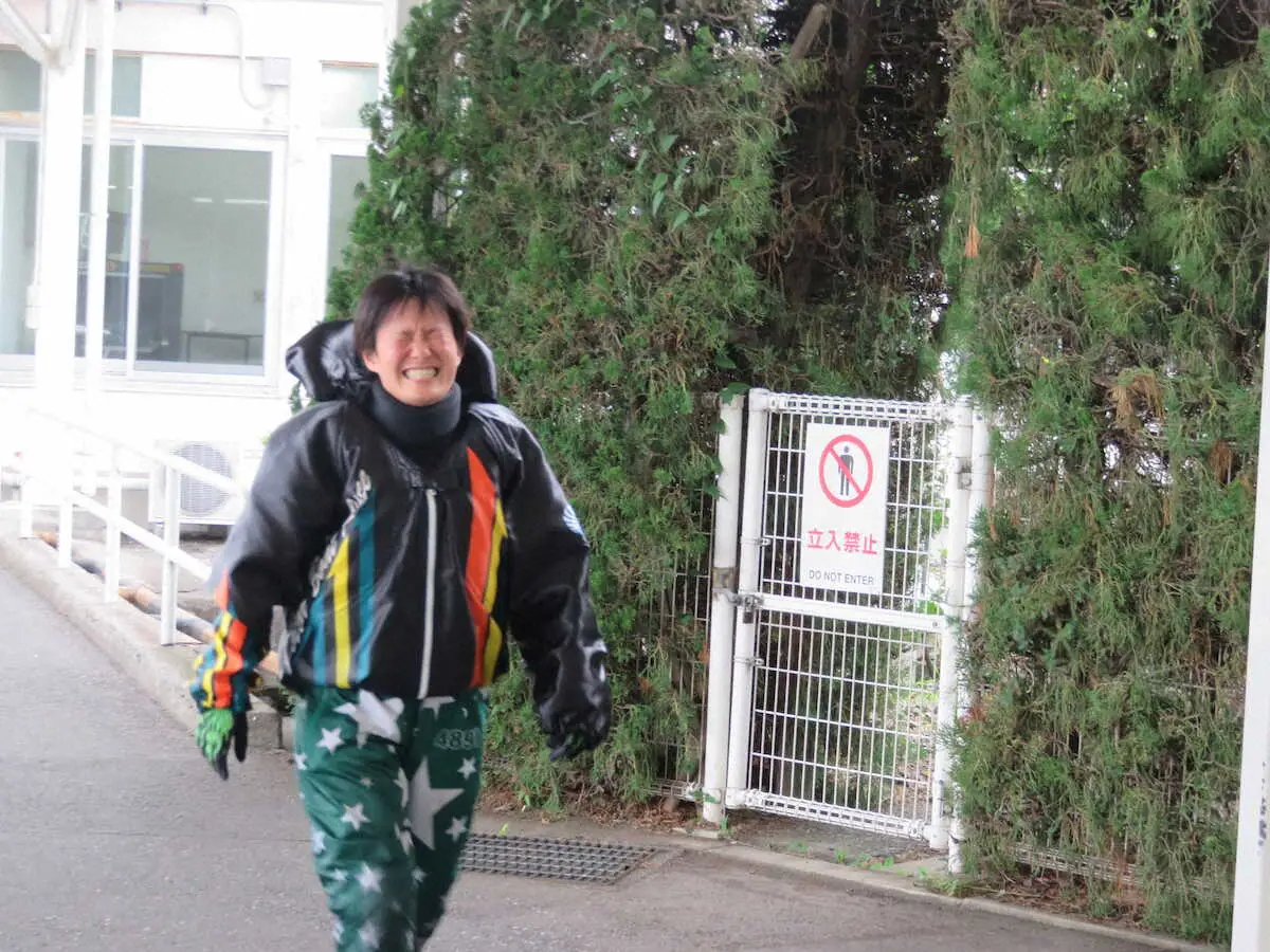 2連勝を逃して悔しい表情の寺島美里（多摩川）　　