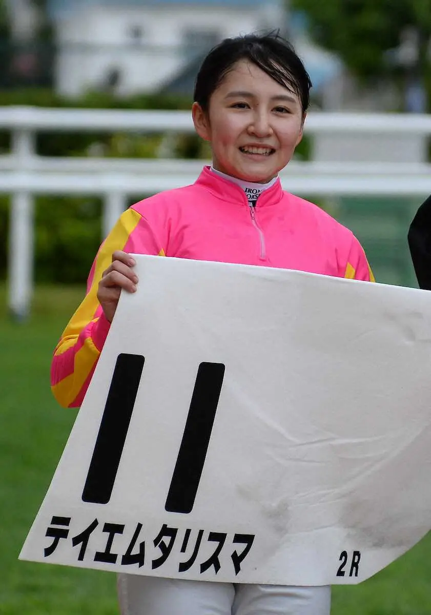 けがから復帰3戦目で勝利をあげた古川奈穂騎手　　　（撮影・千葉　茂）　　　