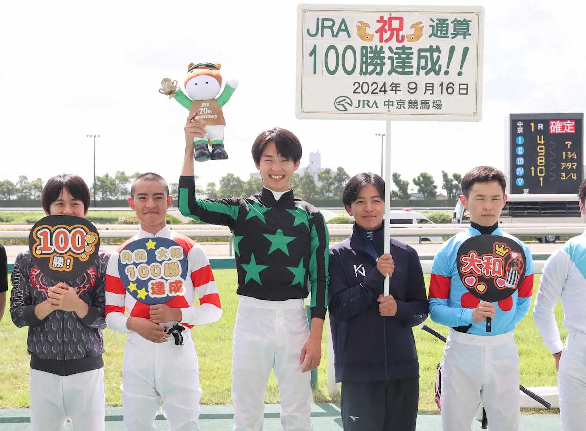 【画像・写真】【中京1R】ヴァカンツァV、角田大和JRA通算100勝「もっと頑張らないと」「一つずつ丁寧に仕事を」