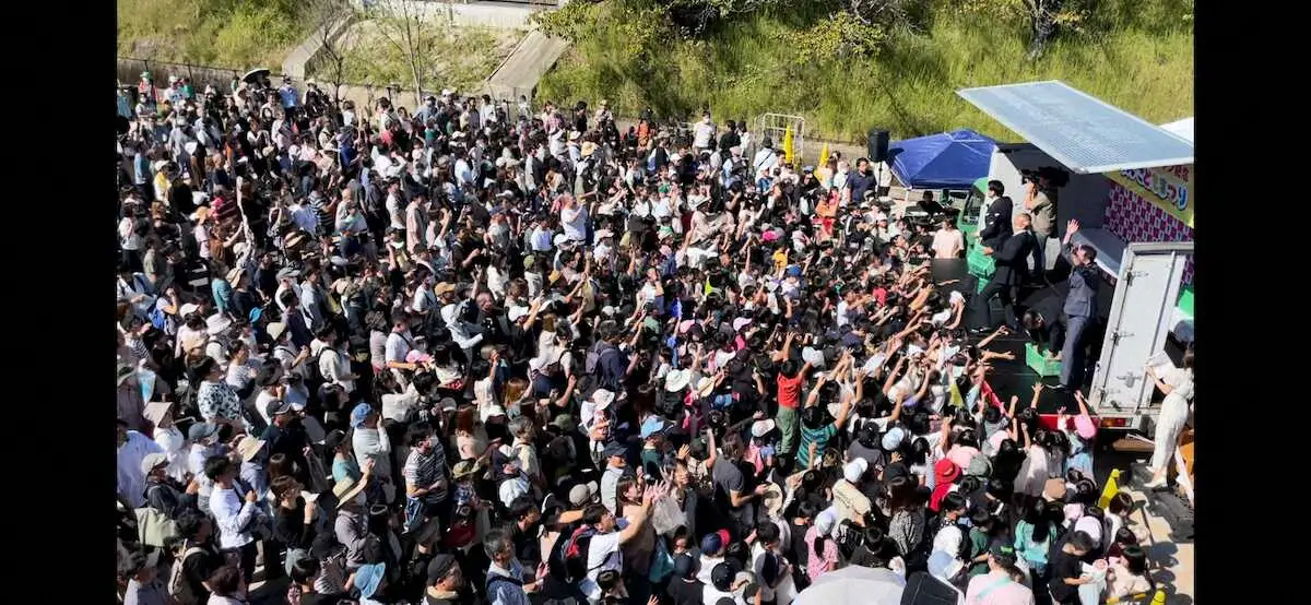 【防府競輪】「防府けいりんこどもまつり」に約4500人来場　餅まきやうまい棒詰め放題などで大盛況