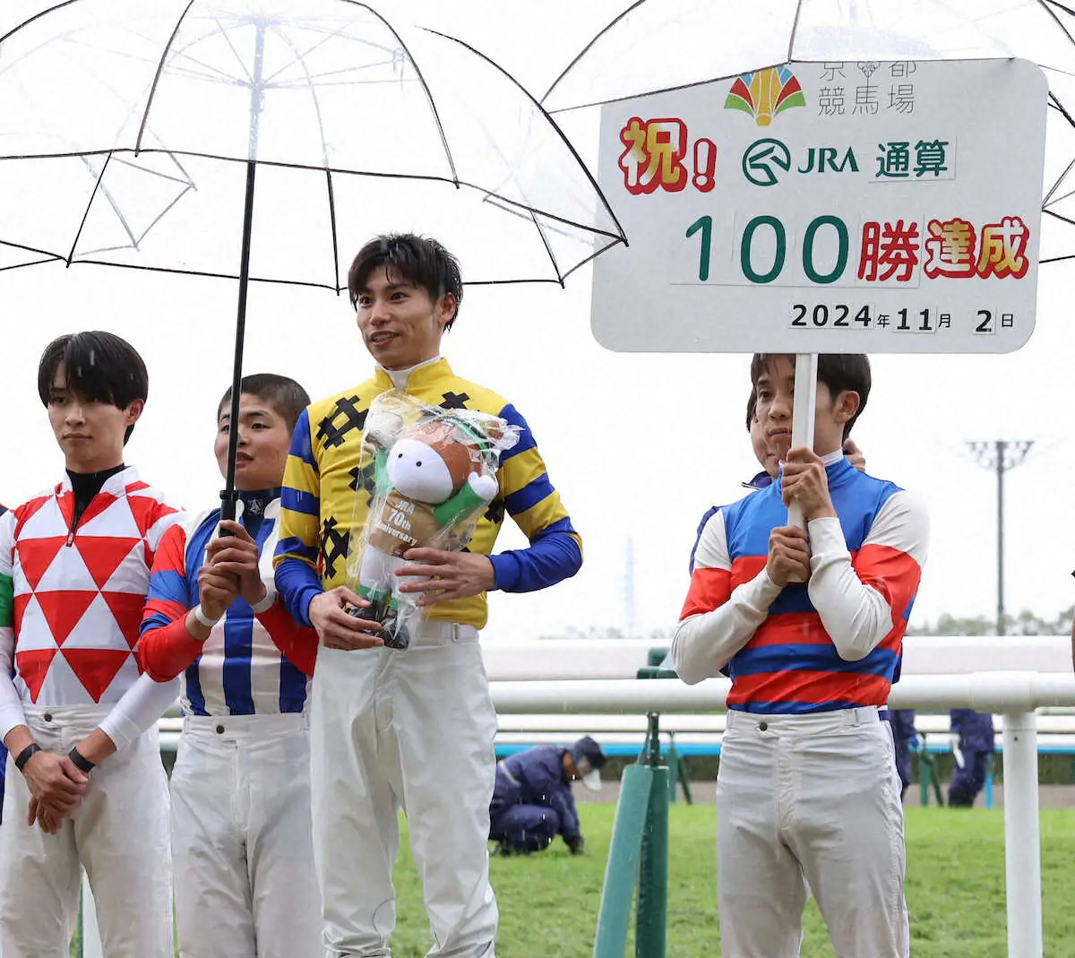 【京都5R新馬】ストップヤーニングV　JRA通算100勝の長岡「これからまた頑張りたい」