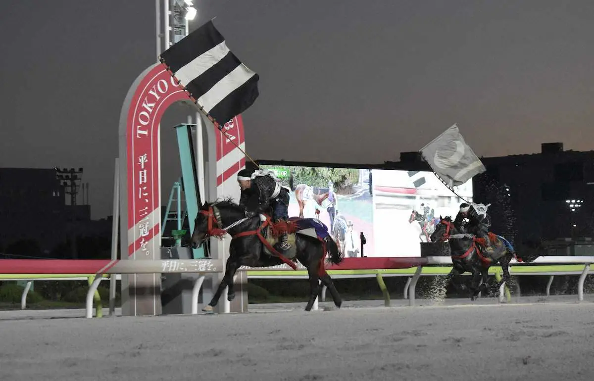 【地方競馬】大井競馬場で「相馬野馬追、甲冑競馬」を披露　5年ぶり25回目