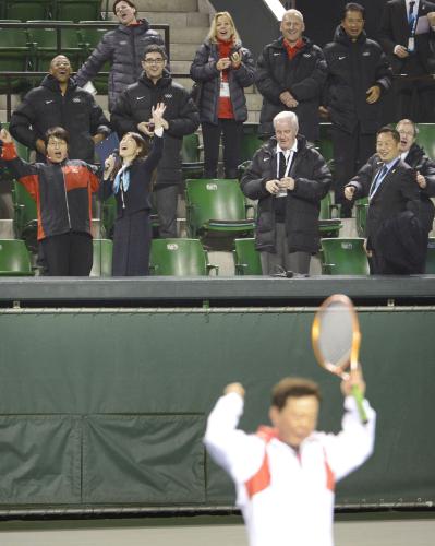 松岡修造氏「個性的なテニス」　都知事がサプライズ演出　