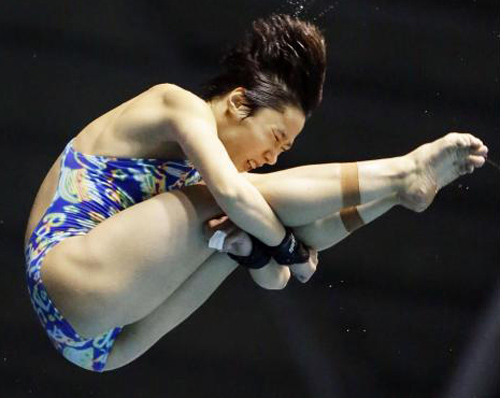 女子高飛び込み決勝　１位の板橋美波の演技