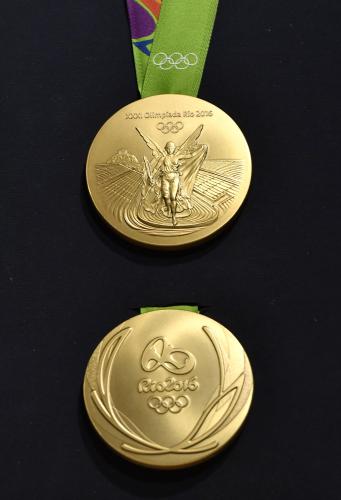 リオ五輪メダル公開　環境配慮の素材　パラは音で判別