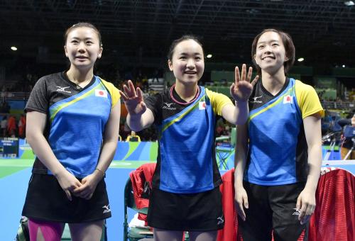 日本女子　連続メダルへ笑顔の好発進　初五輪の美誠「全然緊張しなかった」