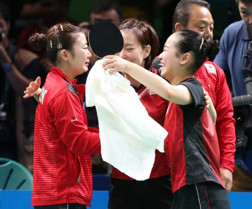 卓球日本女子　涙の銅メダル　愛「本当に苦しいオリンピックでした」