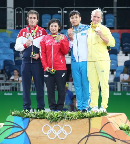 ＜リオ五輪　レスリング＞　表彰台で最も小さな土性が金メダルを掲げる
