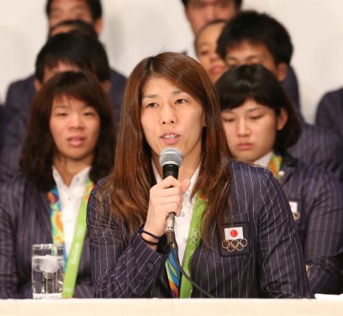 日本代表選手団帰国時記者会見でリオ五輪を振り返る吉田沙保里