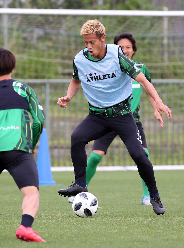 本田圭佑　東京Ｖの練習に極秘参加　右サイドでプレー、左足で豪快シュートも