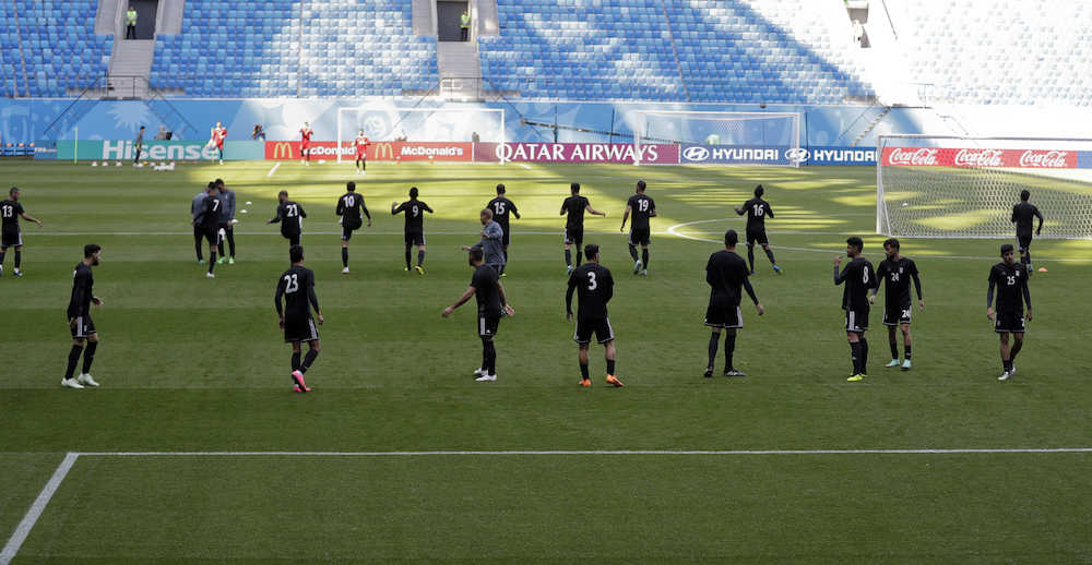 モロッコ戦へ向け練習するイラン代表の選手たち（ＡＰ）