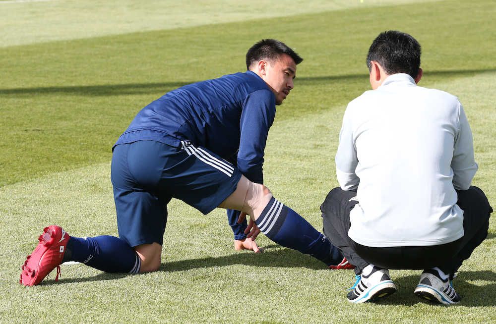 岡崎　初戦ピンチ、右足痛など抱え　西野監督「オカが一番気になる」