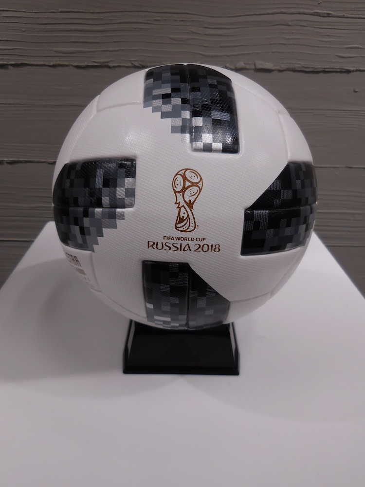 ロシア大会の公式球「テルスター１８」