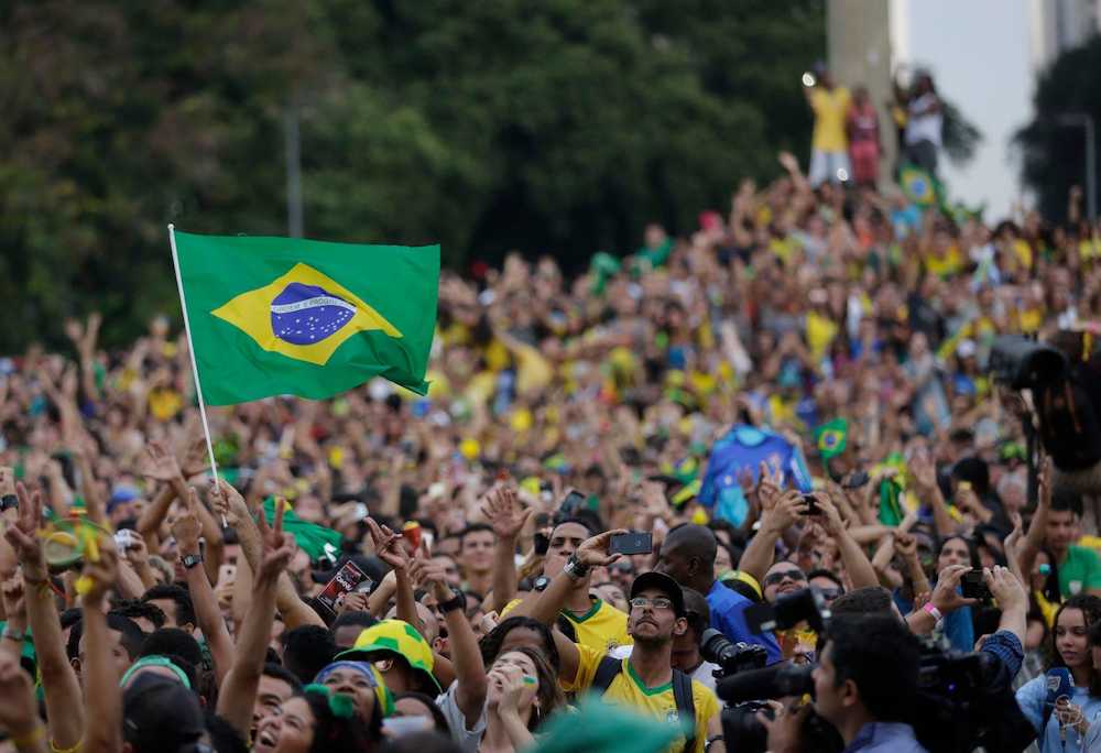 歓喜するブラジル国民（ＡＰ）