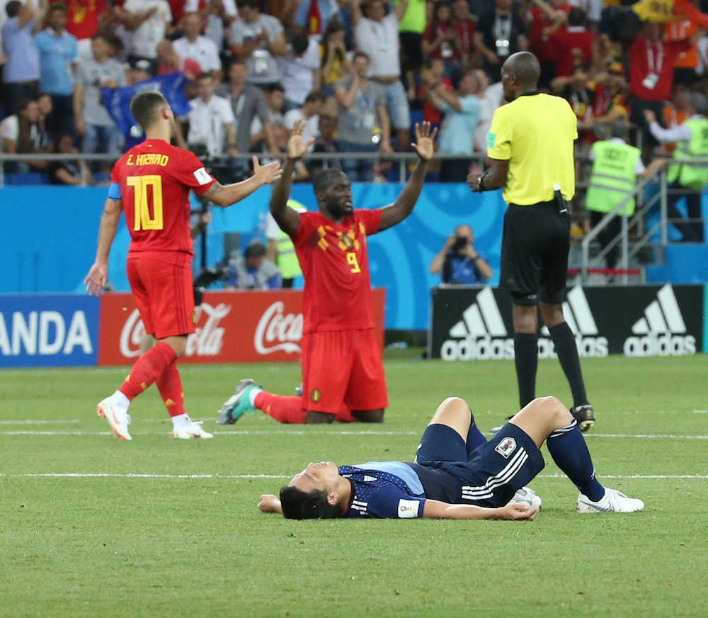 ＜ベルギー・日本＞試合終了の瞬間、喜ぶルカク（左から２人目）Ｅ・アザール（左）の横でガックリの昌子（撮影　・西海健太郎）