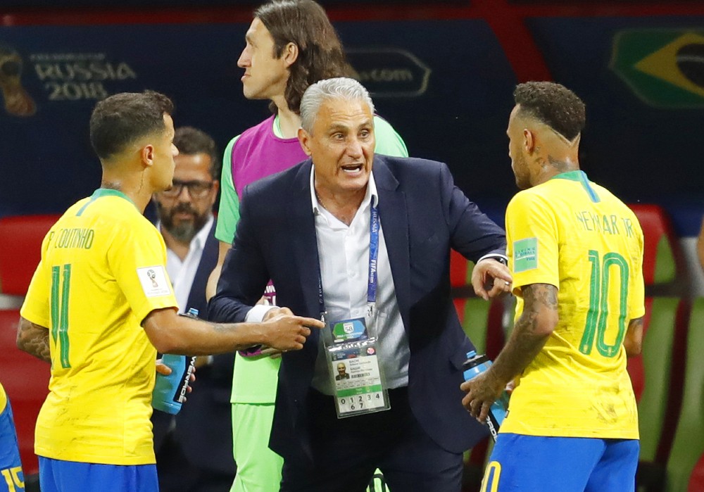 ブラジル代表帰国、サポーター歓迎　チチ監督「感謝したい」