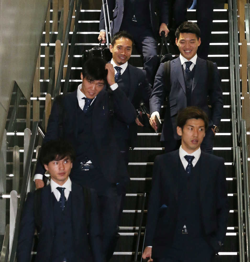 日本代表、アジア杯へ出発　「今年も上昇」と森保監督