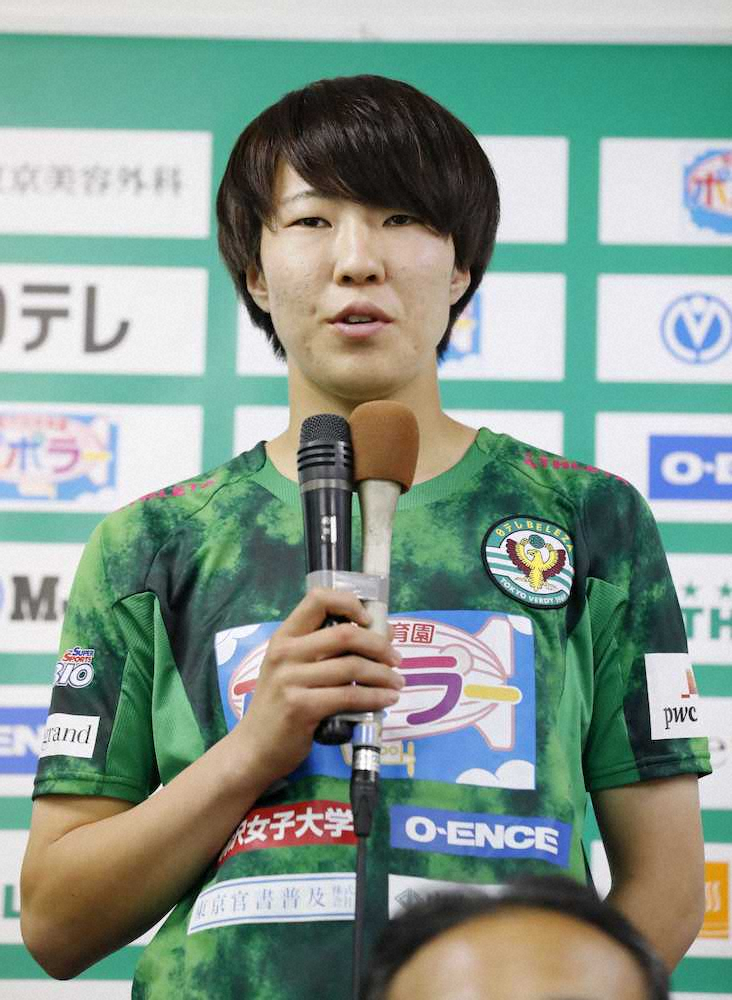 サッカー女子W杯日本代表に選ばれ、記者会見する日テレの遠藤