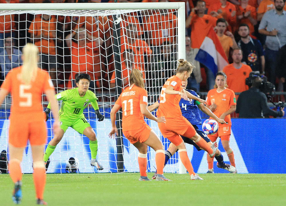 オランダ、マルテンスが2ゴール　初の準々決勝進出に「本当にうれしい」