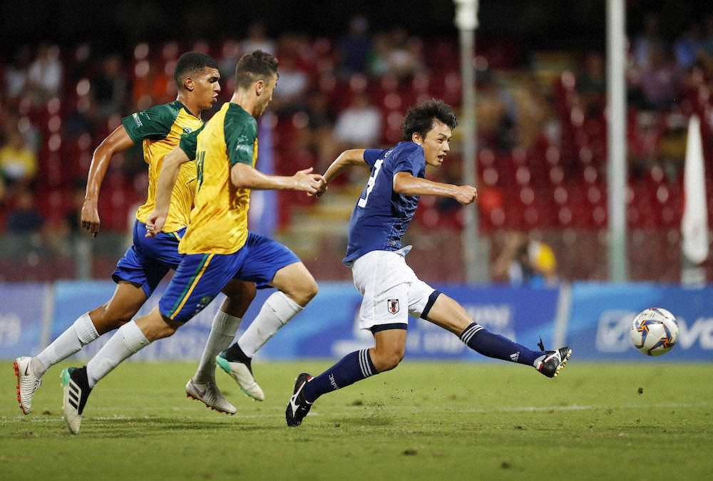 男子サッカー決勝　日本―ブラジル　後半、この日2点目のゴールを決める上田（右）