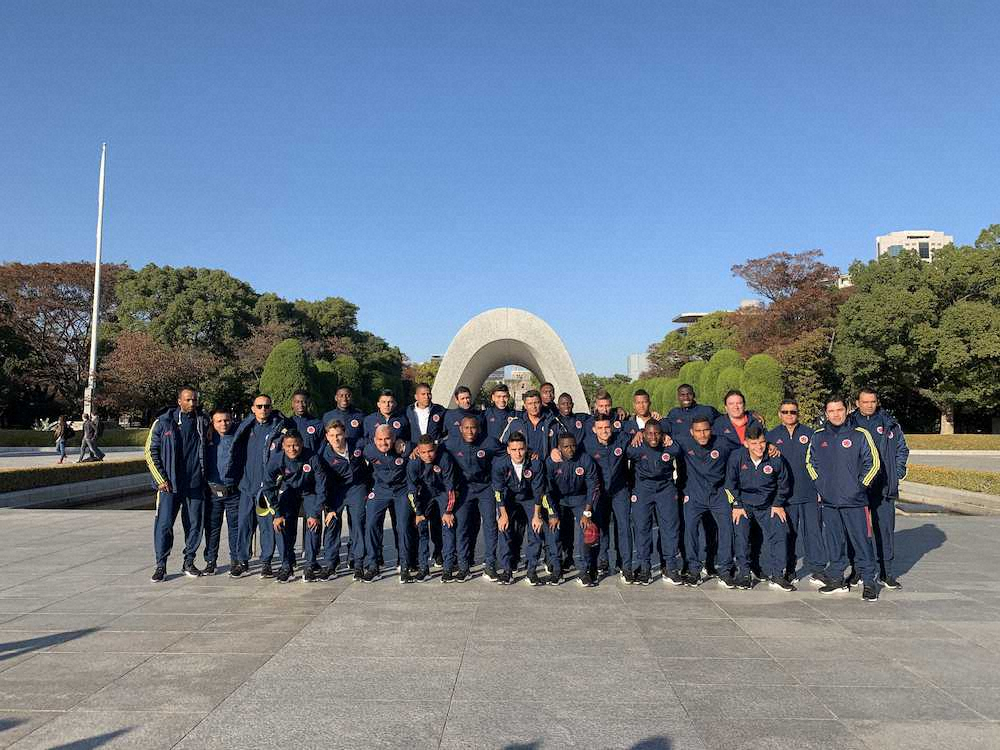 U―22コロンビア代表が原爆慰霊碑に献花　17日広島で親善試合