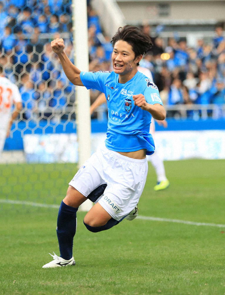 横浜FC、13年ぶりJ1昇格！　カズ＆俊輔ら総力戦で昨季の悔しさ晴らす