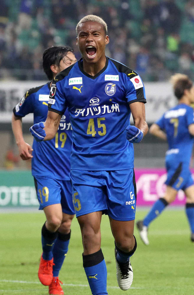 オナイウ、横浜への完全移籍が正式発表「勝利に貢献できるように頑張ります」