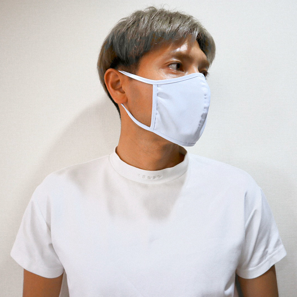 自身が経営するアパレルブランド「CEUEU」から販売されるマスクを着用する神戸・FW田中順也（ヴィッセル神戸提供）