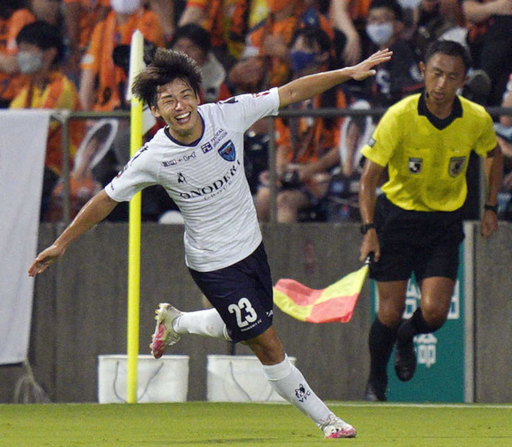 ＜清水・横浜FC＞前半、先制ゴールを喜ぶ斉藤