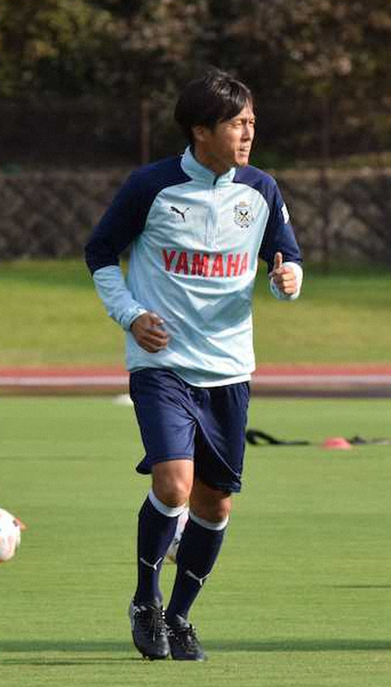 移籍後、初練習に参加する磐田の遠藤