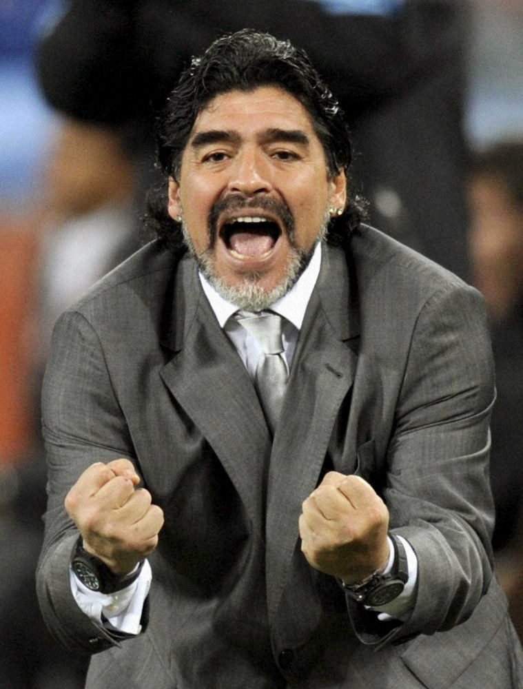 2010年W杯南アフリカ大会のメキシコ戦で、先制ゴールを喜ぶアルゼンチン代表監督のディエゴ・マラドーナさん（共同）