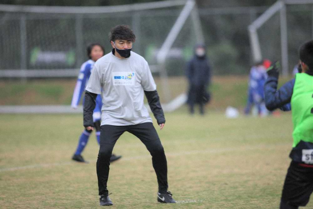 マレーシアリーグへの挑戦が決まった本山は第11回新春夢若松サッカー大会に出場し、プレーした