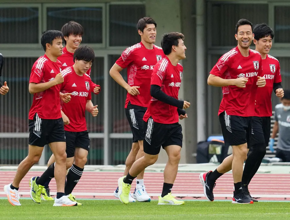 U―24日本代表イレブン。DF吉田（右から2人目）やMF遠藤航（右端）はOA枠での東京五輪出場が決まった