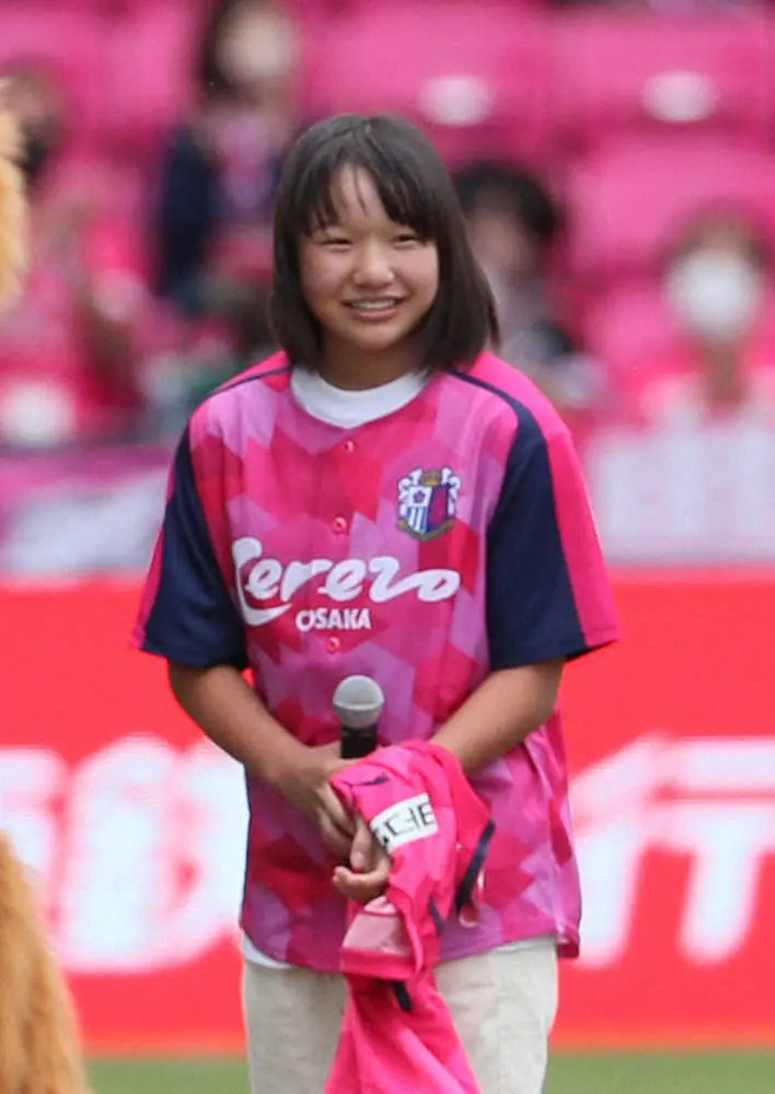C大阪の始球式にスケボー西矢椛がやって来た　最年少13歳の五輪金メダリストは根っからの「桜党」