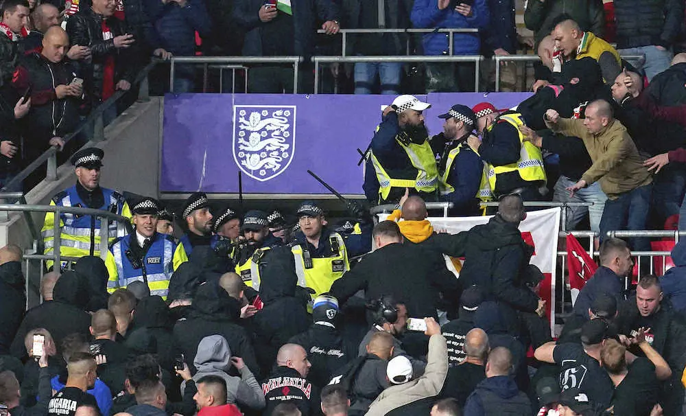 W杯予選イングランド戦でハンガリーのサポーターがトラブル。6名が逮捕