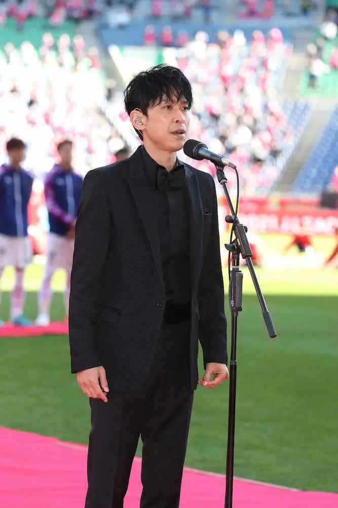 V6の坂本昌行　ルヴァン杯決勝で国歌独唱　黒のスーツ姿で力強い歌唱披露　