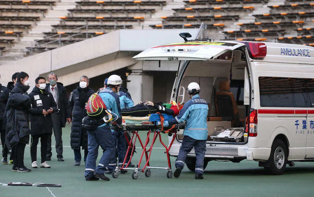 サッカートライアウトでアクシデント…千葉GK相沢が頭部負傷で搬送