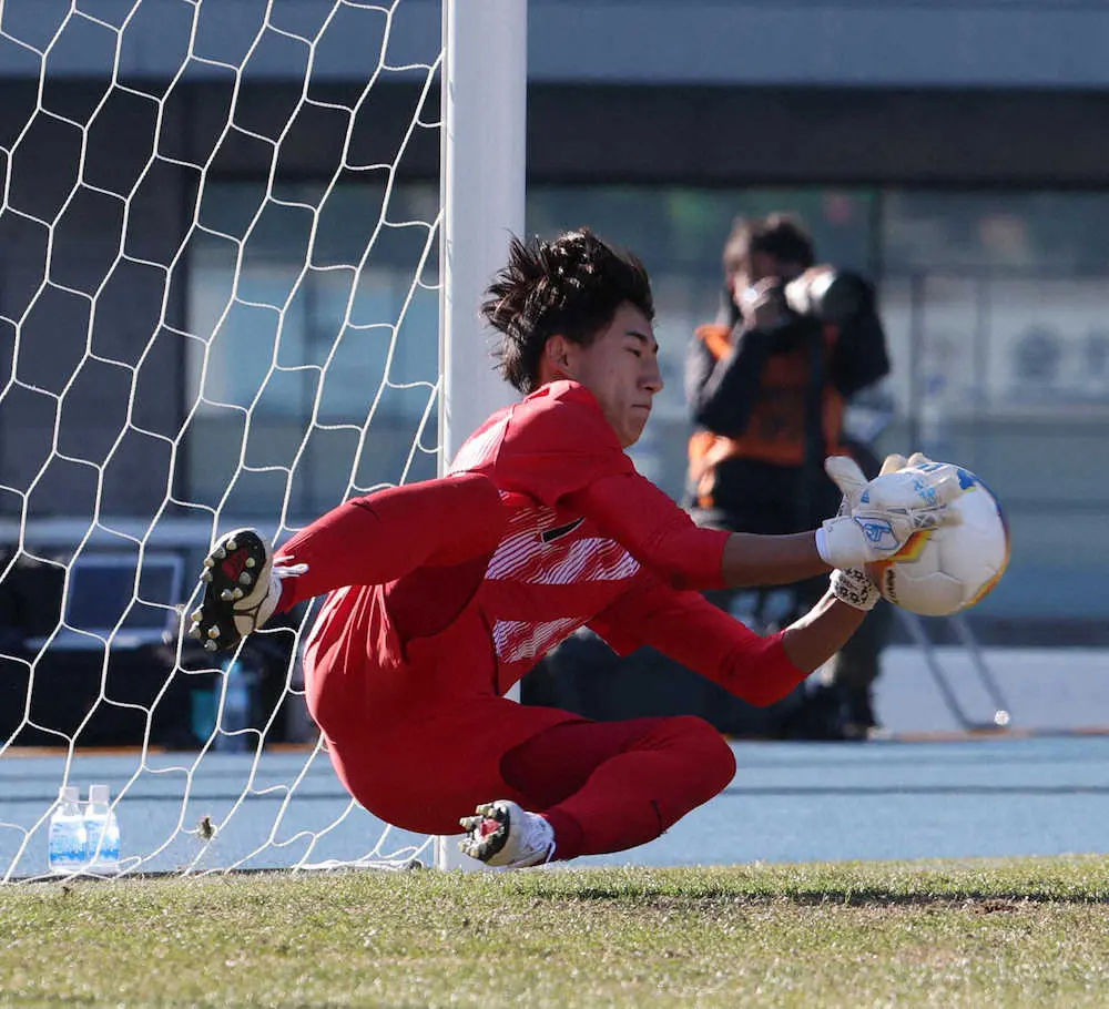 桐光学園、2戦連続PK戦制し9大会ぶり8強　GK吉田が1本セーブ、5人全員決めて歓喜