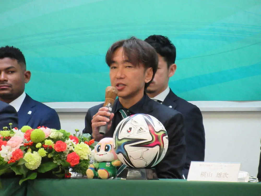 J3岐阜の三浦俊也新監督　「J2クラブと試合をしても普通にできる。主導権を握る戦いを」大型補強に満足