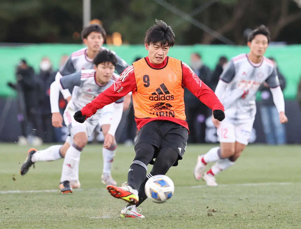 日本代表候補が練習試合で流通経大に7―0、上田がハットトリック
