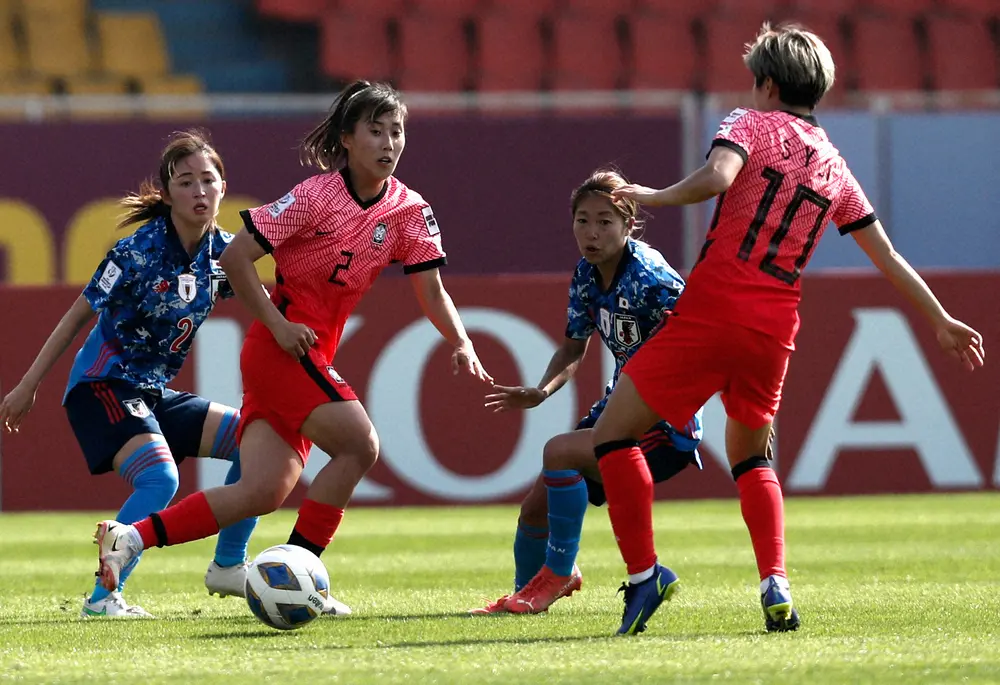 ＜女子サッカー・アジア杯＞日本と韓国は1次リーグ第3戦で対戦し、1―1の引き分けに終わった（ロイター）
